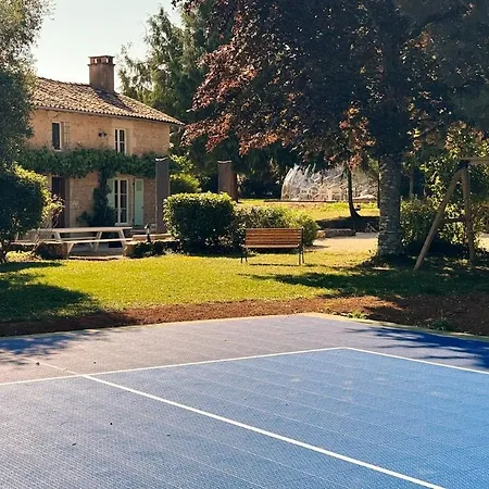 Domaine Lucienne With Pickleball Court