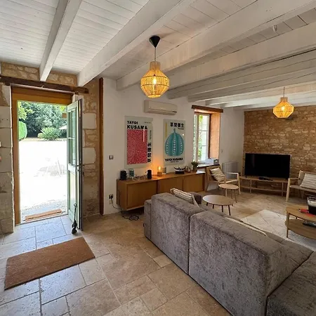 Domaine Lucienne With Pickleball Court