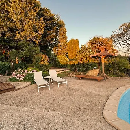 Domaine Lucienne With Pickleball Court