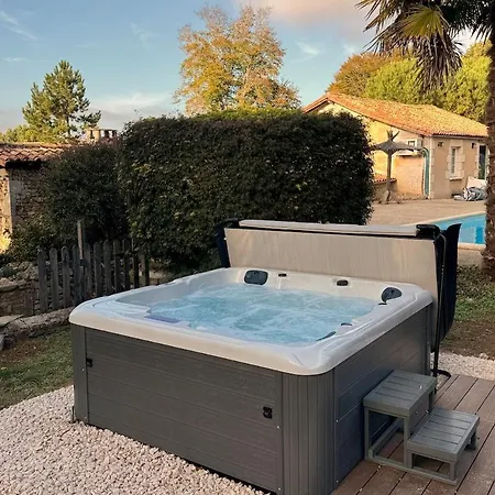Domaine Lucienne With Pickleball Court *